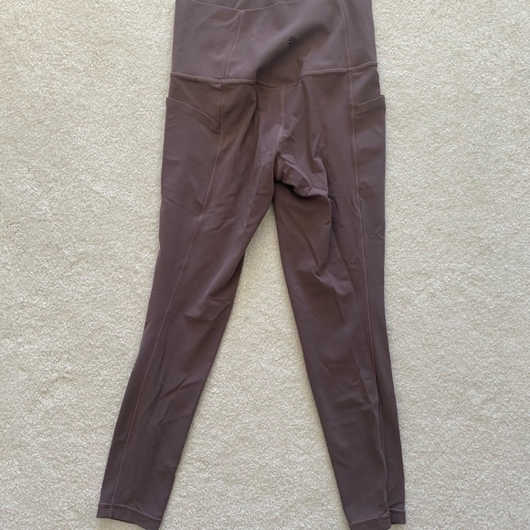Athleta salutation 7/8 mauve legging size xs - Picture 4 of 5